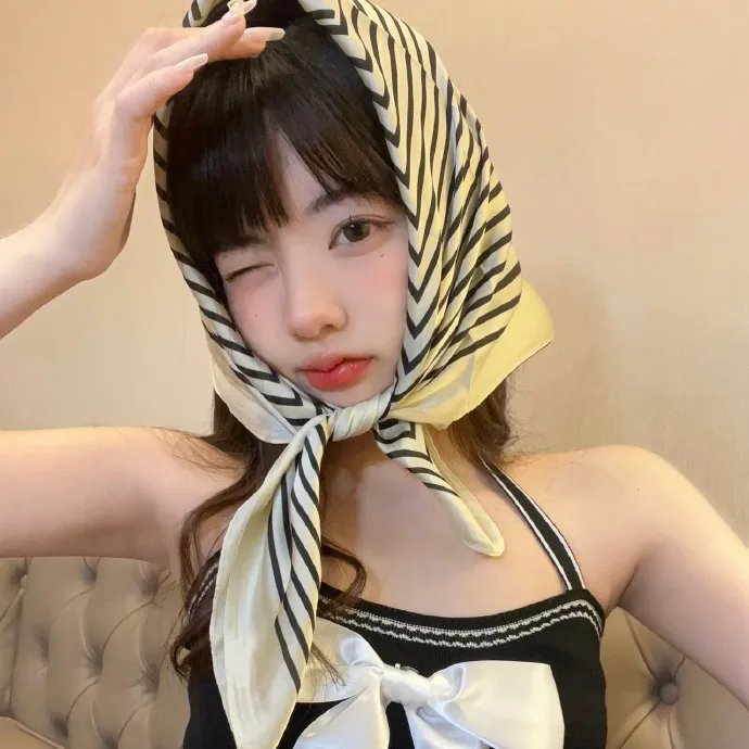 商谍
